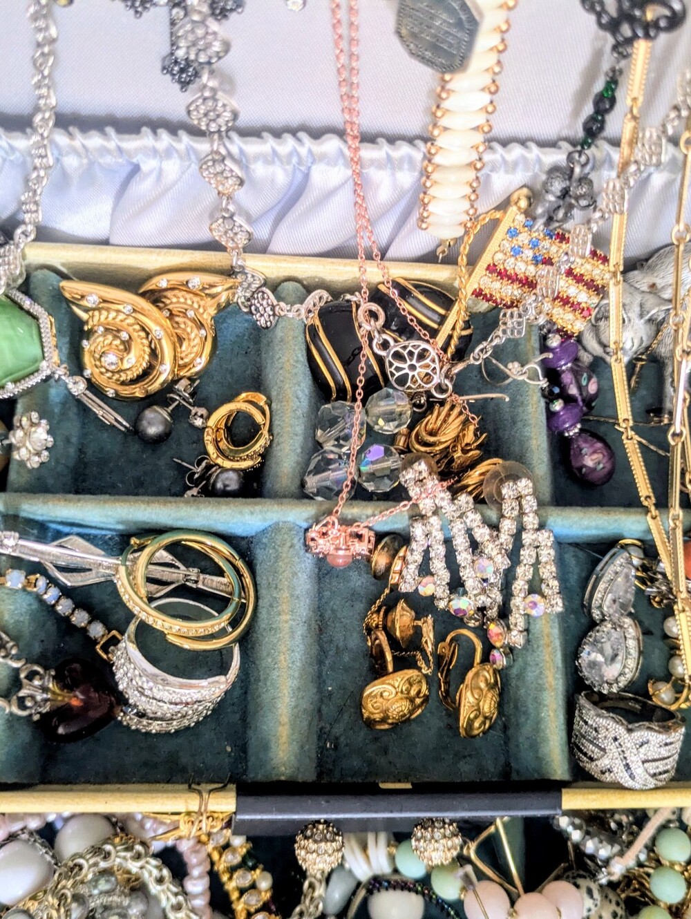 Huge Vintage To Now Estate Jewelry Treasure Lot - Picture 13 of 14